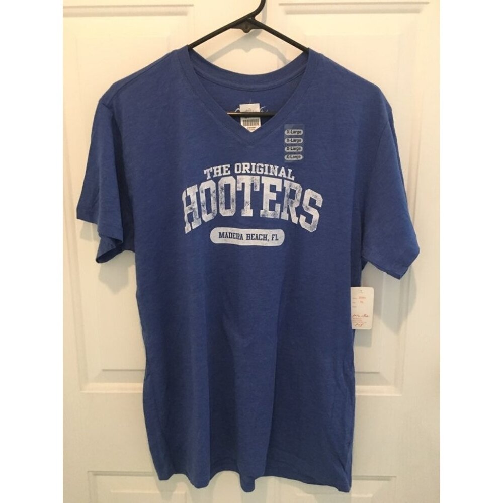 New Women’s Vintage Hooters Tee from Madeira Beach Florida Size Large